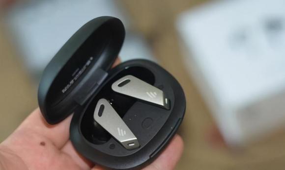 i12蓝牙耳机全面解析 高性价比、媲美AirPods，双11游戏耳机选购指南